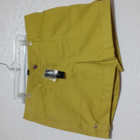 White House Black Market Pants - WHITE HOUSE/BLACK MARKET SHORTS